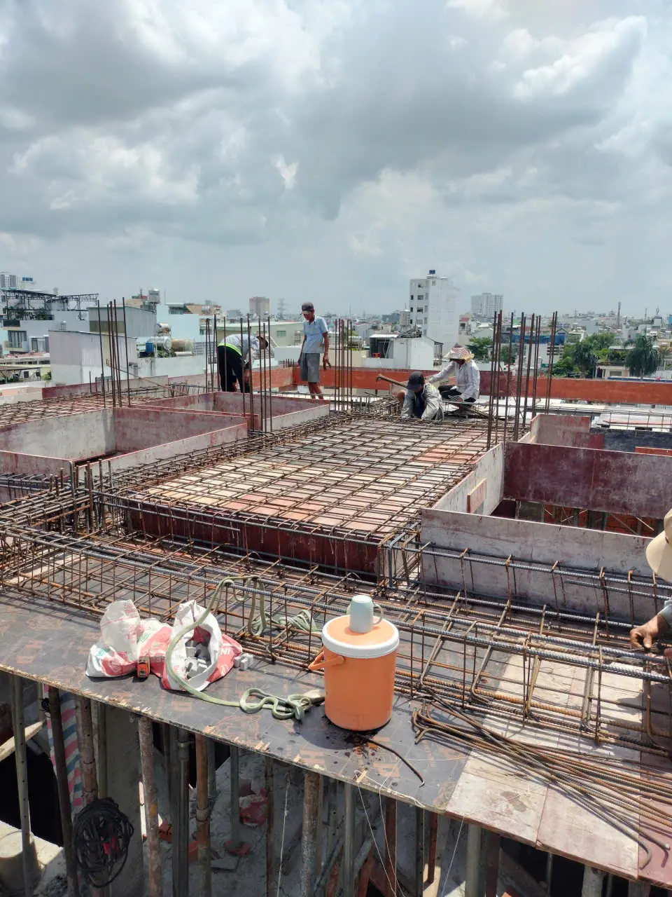X&acirc;y kh&aacute;ch sạn trọn g&oacute;i TPHCM